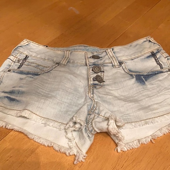 Rebel By Right Mid Rise Cut off Shorts NWT - Picture 8 of 9